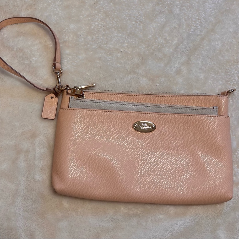 Coach Peach Leather wristlet - Picture 8 of 8